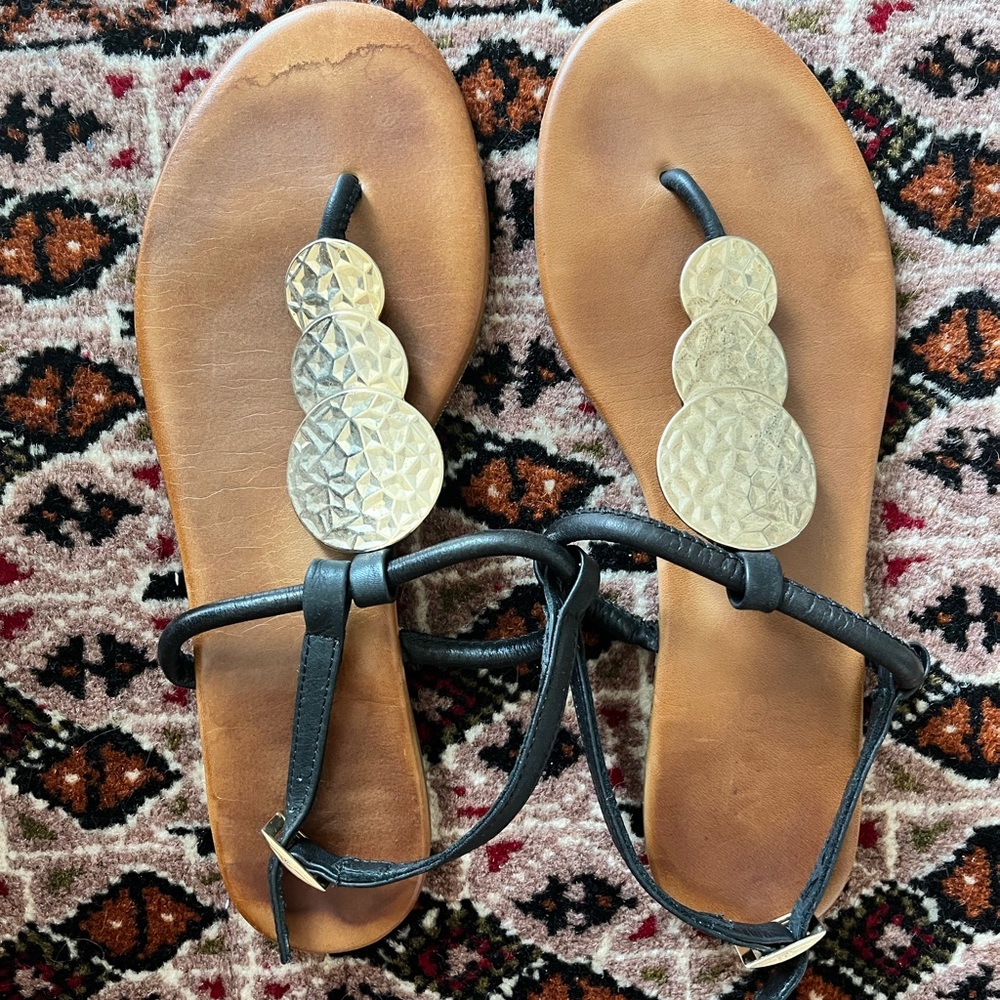 Sandalss